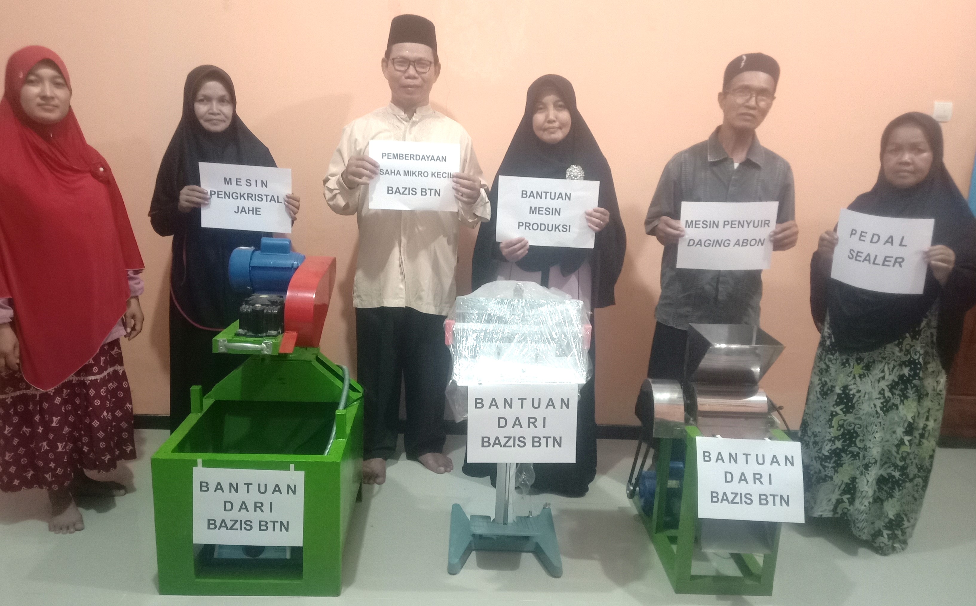 PENYERAHAN BANTUAN MESIN PRODUKSI UMKM