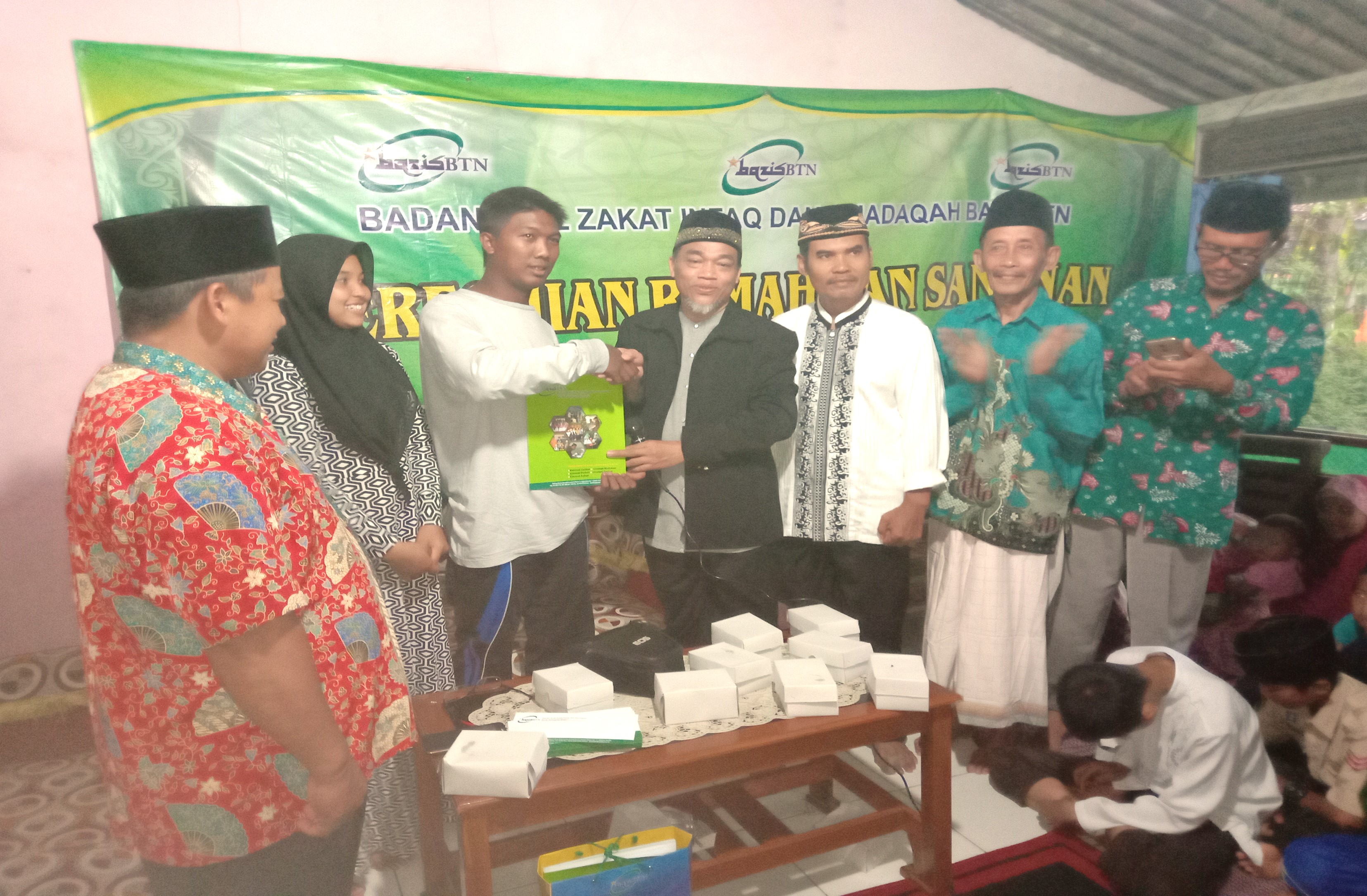 PENYERAHAN RUMAH HASIL RENOVASI