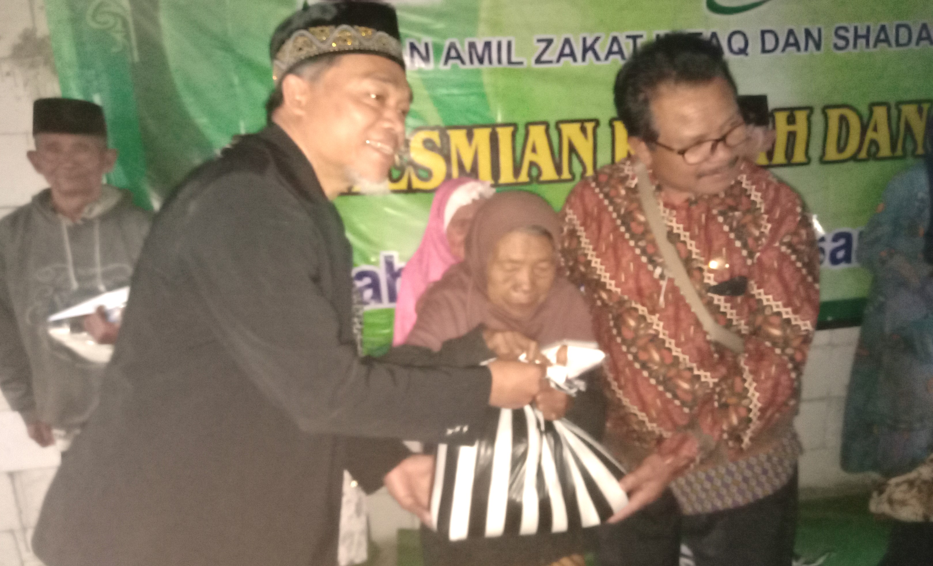 PERESMIAN RUMAH UNTUK DHUAFA DAN SANTUNAN FAQIR MISKIN DAN YATIM DI DESA PESANTREN WANAYASA BANJARNE