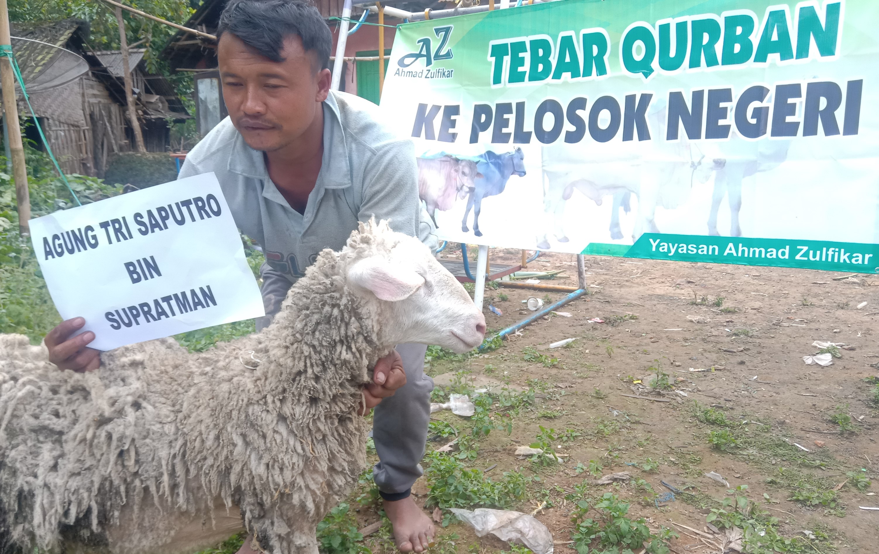 TEBAR HEWAN QURBAN KE PELOSOK NEGERI 2020 M - 1441 H BERSAMA BAPAK AGUNG TRI SAPUTRO