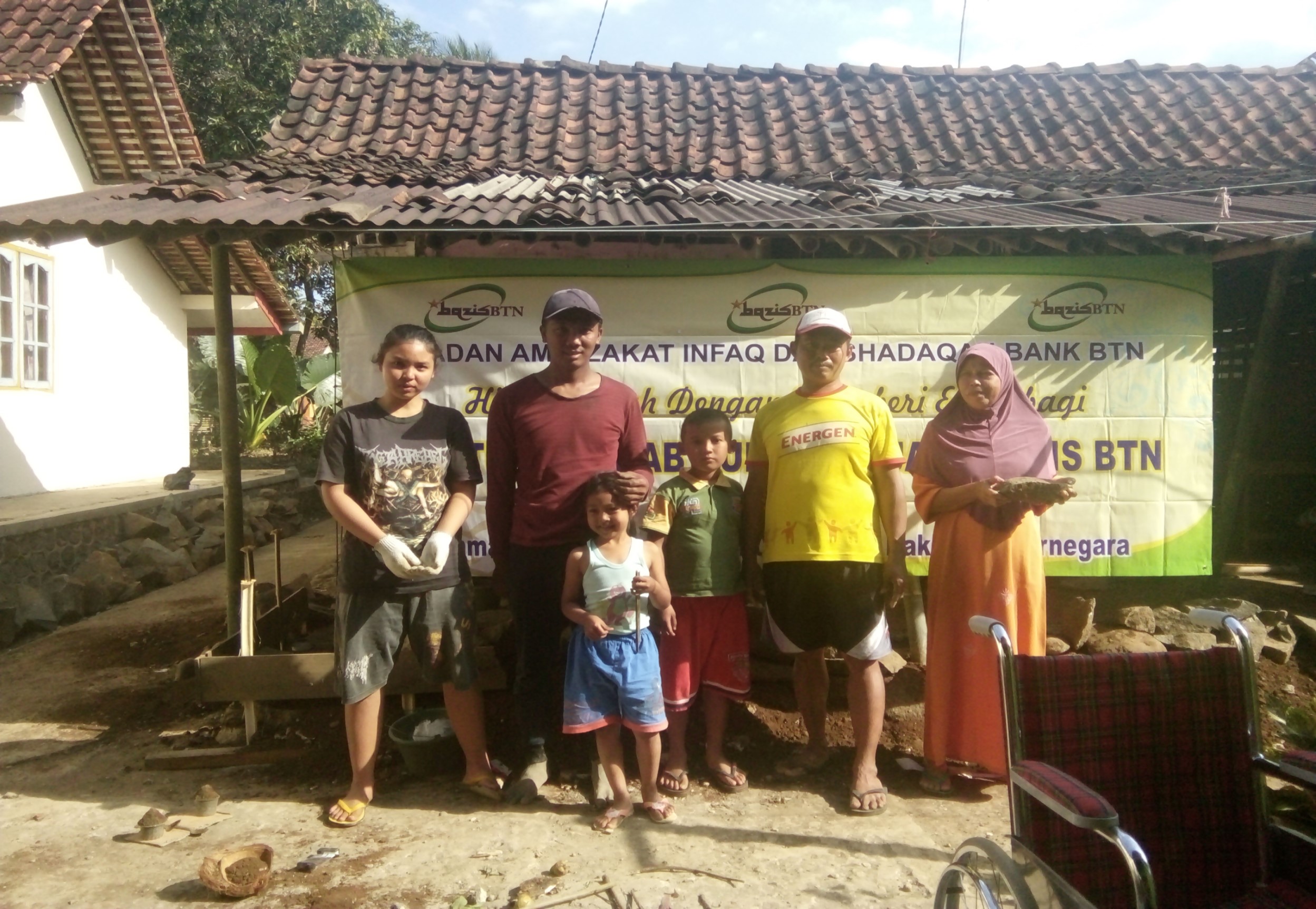 RENOVASI RUMAH TIDAK LAYAK HUNI (RTLH) KELUARGA DHUAFA